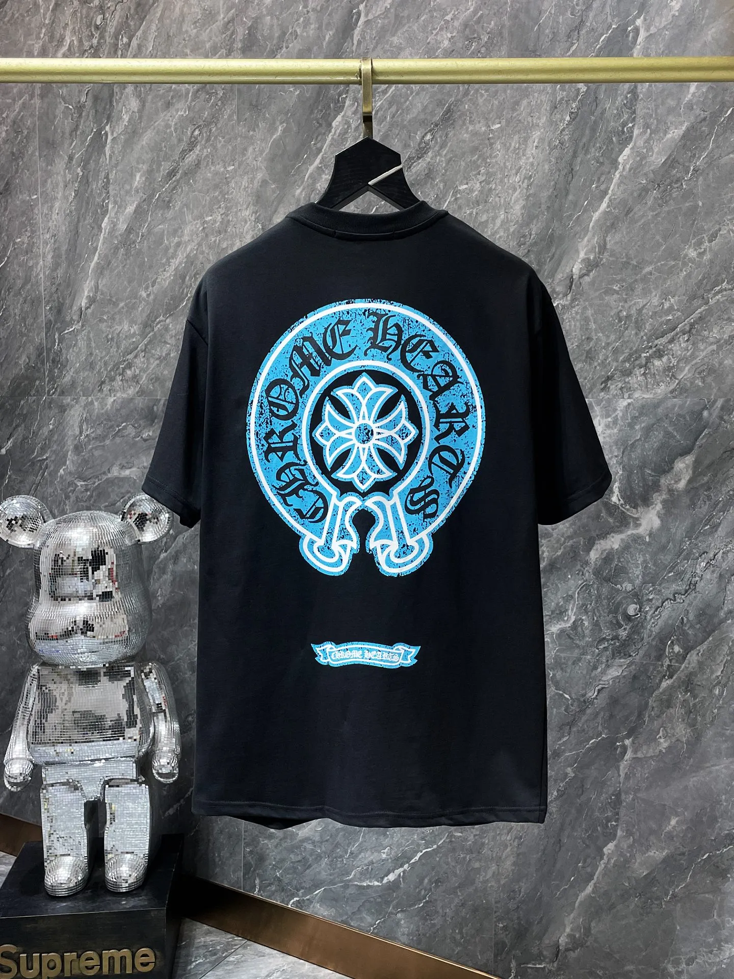 P144 New Chrome Hearts 25ss luminous version for summer! High-weight, environmentally friendly and high-quality top-quality fabric 260g~270g Crow distressed cross luminous short-sleeves. Counter synchronization. Re-engraved version 1:1. Recommended color: black, white. Size: S, M, L, XL.